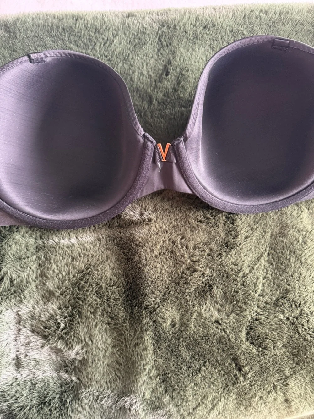 Victoria's Secret Black Strapless Smooth Molded Bra with Gold V Accent - Picture 4 of 4